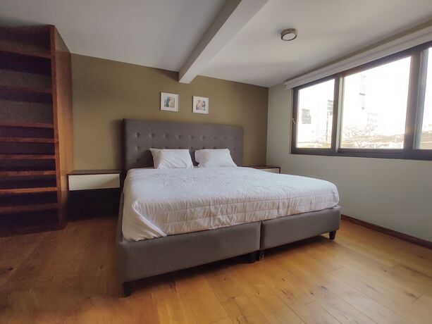 Imagen de la habitación del Hotel Singular S&oacute;crates. Foto 15