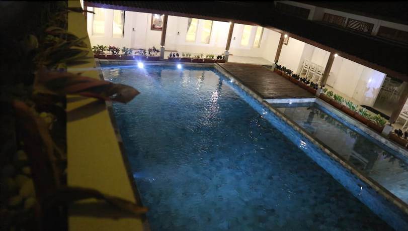 Imagen de la piscina del Hotel Sinom Borobudur. Foto 16