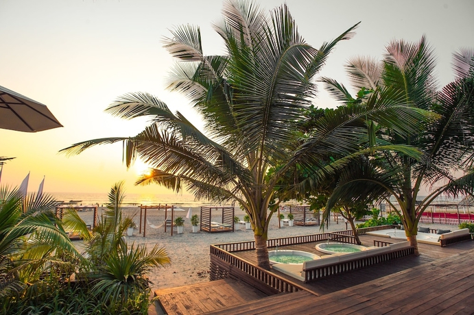 Imagen de la piscina del Hotel Sinq Beach Morjim. Foto 19