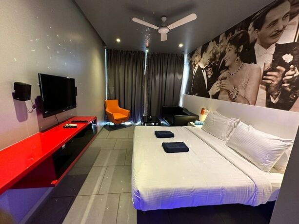 Imagen de la habitación del Hotel Sinq Party. Foto 16