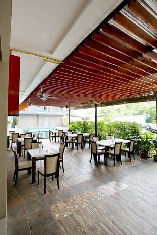 Imagen del bar/restaurante del Hotel Sinsuvarn Airport Suite. Foto 3