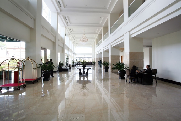 Imagen de los interiores del Hotel Sintesa Peninsula Hotel Manado. Foto 16