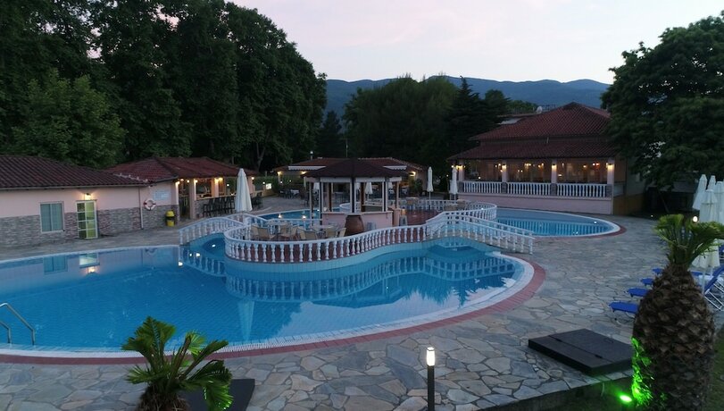 Imagen general del Hotel Sintrivanis Beach Resort. Foto 1
