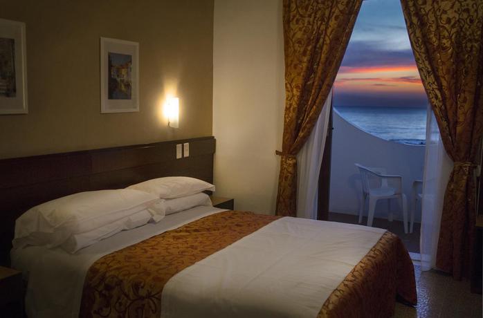 Imagen general del Hotel Sinuessa. Foto 2