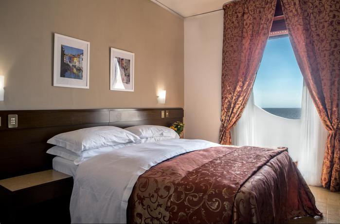 Imagen general del Hotel Sinuessa. Foto 6