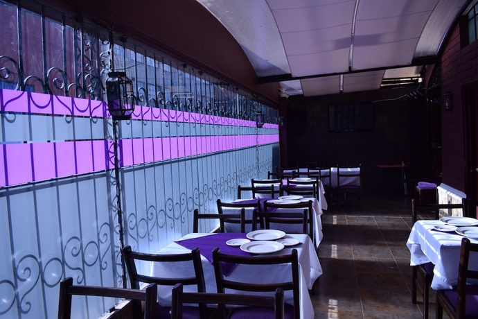 Imagen del bar/restaurante del Hotel Sion Santafe. Foto 2