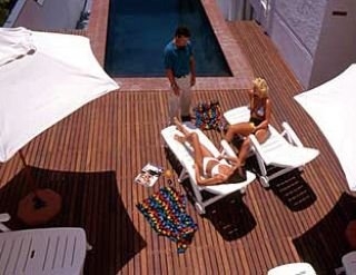 Imagen de la piscina del Hotel Sir Francis. Foto 3