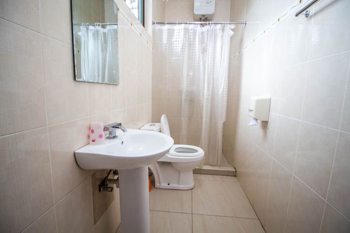 Imagen de la habitación del Hotel Sir Jose. Foto 6