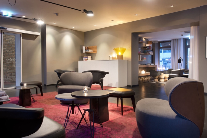 Imagen de los interiores del Hotel Sir Savigny. Foto 10