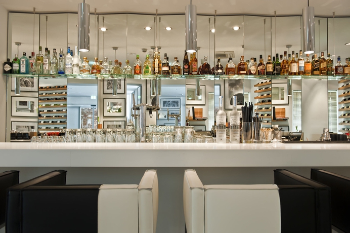 Imagen de los interiores del Hotel Sir Savigny. Foto 12