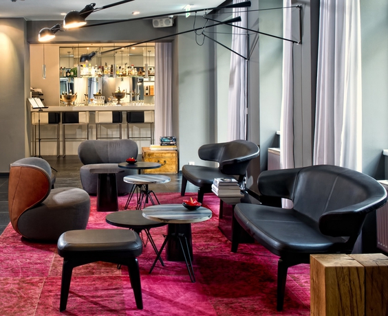 Imagen de los interiores del Hotel Sir Savigny. Foto 15