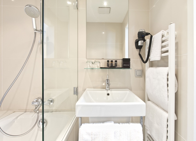 Imagen de la habitación del Hotel Sir Savigny. Foto 7