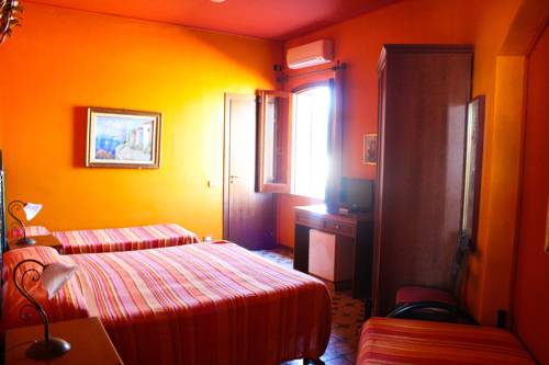 Imagen de la habitación del Hotel Siracusa Beach. Foto 5