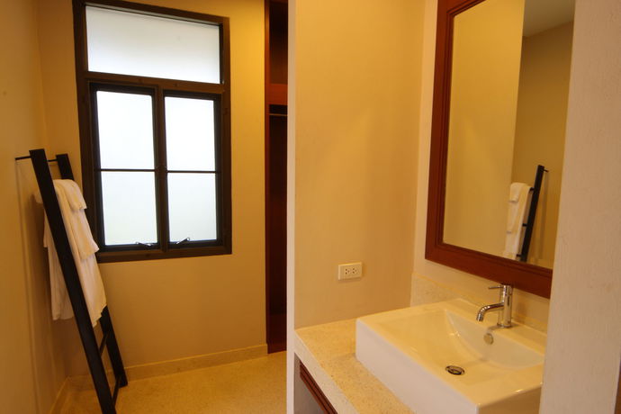 Imagen de la habitación del Hotel Sirarun Resort. Foto 2