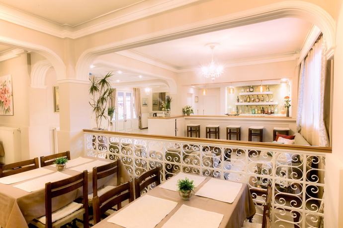 Imagen del bar/restaurante del Hotel Sirena Beach. Foto 2