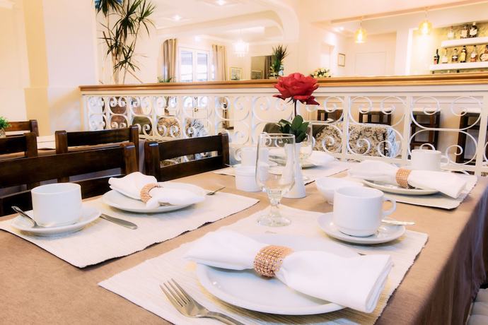 Imagen del bar/restaurante del Hotel Sirena Beach. Foto 7