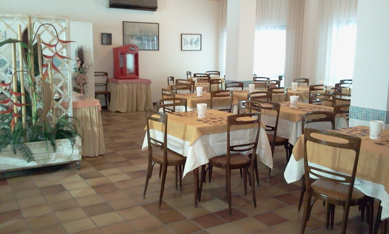 Imagen del bar/restaurante del Hotel Sirena, Bellaria-Igea Marina. Foto 4