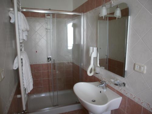 Imagen de la habitación del Hotel Sirena, Castellabate. Foto 7