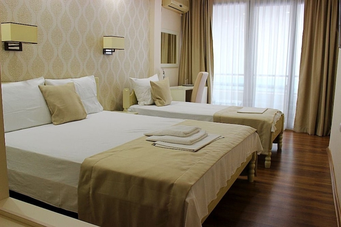 Imagen de la habitación del Hotel Sirena Marta. Foto 8