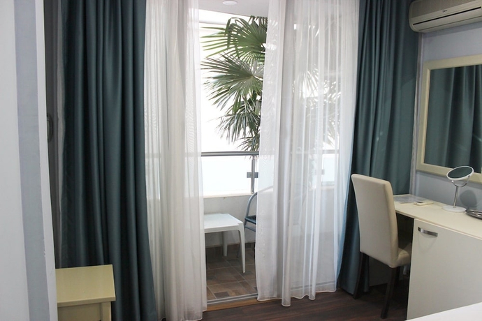 Imagen de la habitación del Hotel Sirena Marta. Foto 9