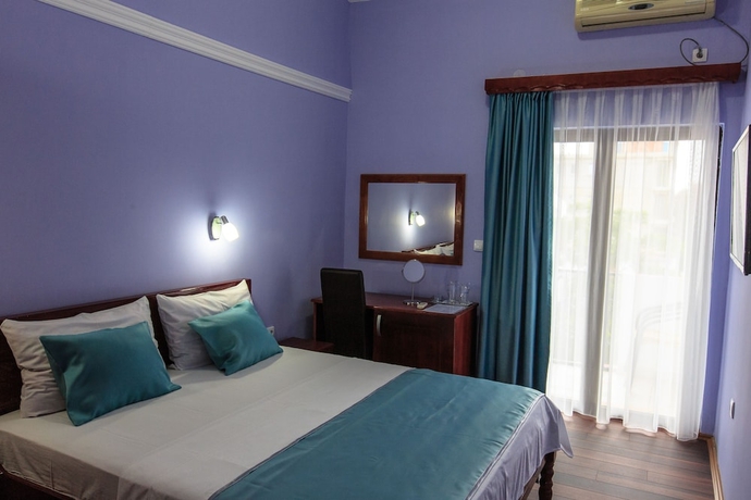 Imagen de la habitación del Hotel Sirena Marta. Foto 12