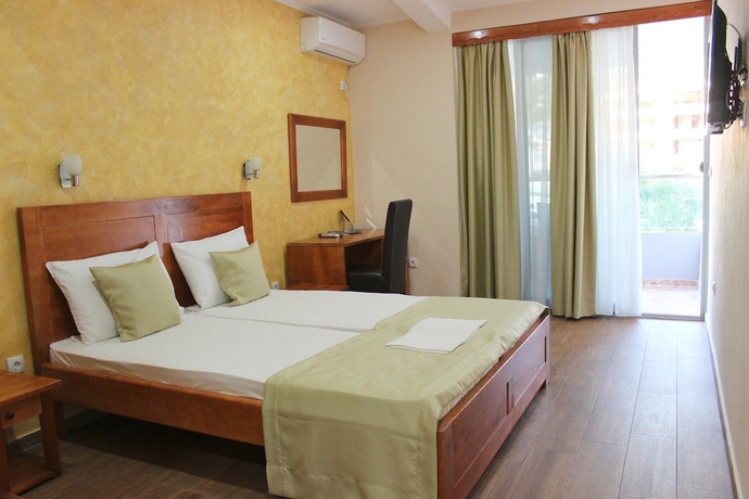 Imagen de la habitación del Hotel Sirena Marta. Foto 15