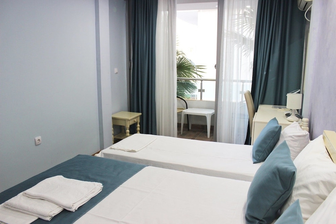 Imagen de la habitación del Hotel Sirena Marta. Foto 16