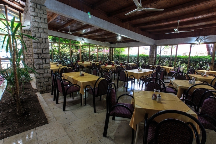 Imagen del bar/restaurante del Hotel Sirena Marta. Foto 4