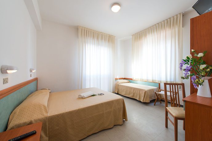 Imagen de la habitación del Hotel Sirena, Rimini. Foto 13