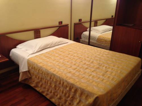 Imagen de la habitación del Hotel Sirenella. Foto 2