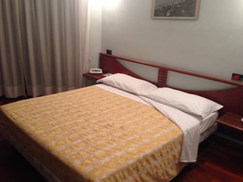 Imagen de la habitación del Hotel Sirenella. Foto 5