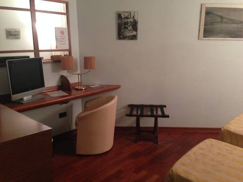 Imagen de la habitación del Hotel Sirenella. Foto 6