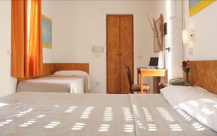 Imagen de la habitación del Hotel Sirenetta, Lido di Ostia. Foto 16