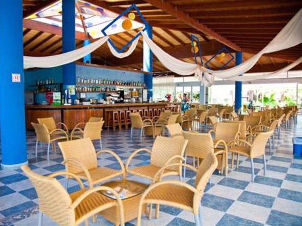 Imagen general del Hotel Sirenis Club Aura. Foto 6