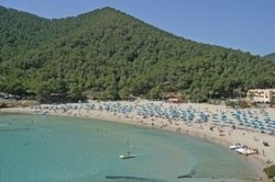 Imagen de la piscina del Hotel Sirenis Club Playa Imperial. Foto 9