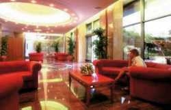 Imagen de los interiores del Hotel Sirenis Playa Dorada. Foto 4