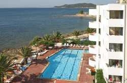 Imagen de la piscina del Hotel Sirenis Playa Dorada. Foto 5