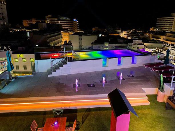 Imagen de la piscina del Hotel Sireno Torremolinos. Foto 22