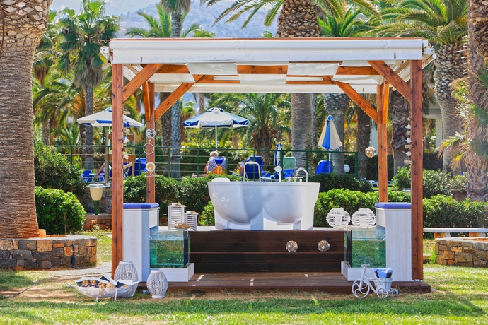 Imagen de la piscina del Hotel Sirens Beach and Village. Foto 15