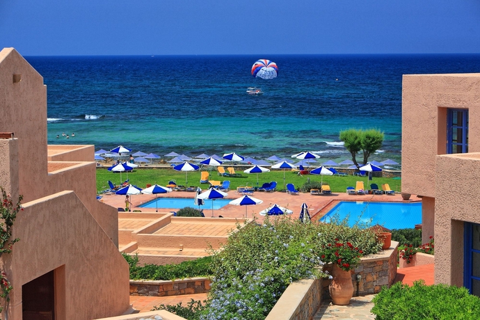 Imagen de los exteriores del Hotel Sirens Beach and Village. Foto 13