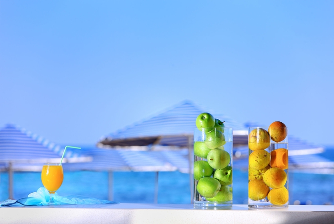 Imagen del bar/restaurante del Hotel Sirens Beach and Village. Foto 4