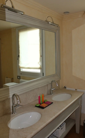 Imagen de la habitación del Hotel Siri. Foto 19