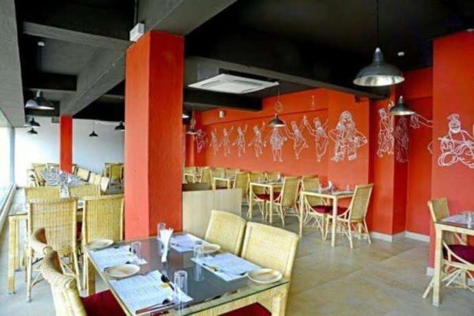 Imagen del bar/restaurante del Hotel Siri Inn. Foto 2