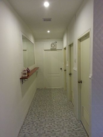 Imagen de los interiores del Hotel Sirikamsan House. Foto 16
