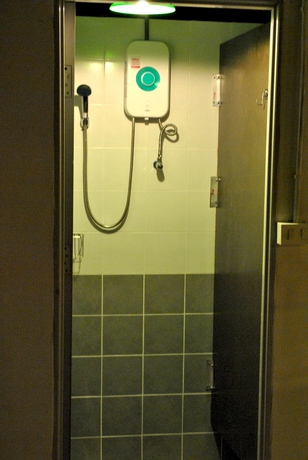 Imagen de la habitación del Hotel Sirikamsan House. Foto 10