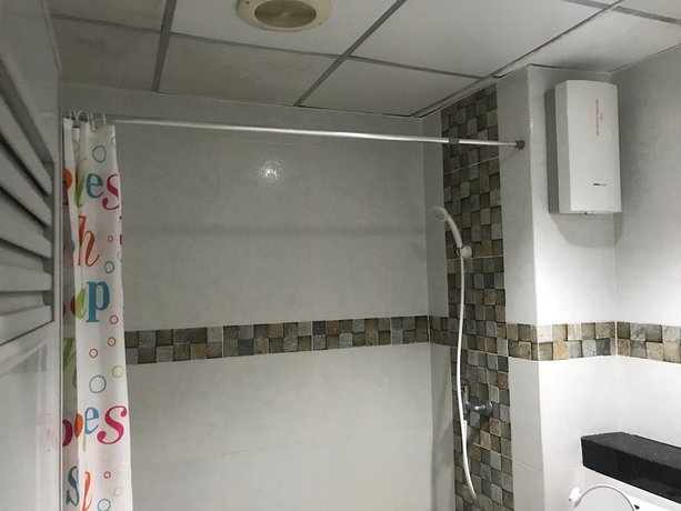 Imagen de la habitación del Hotel Sirimongkol. Foto 10