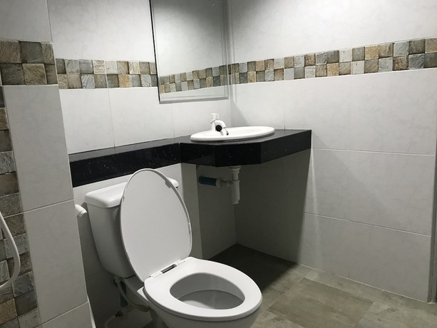 Imagen de la habitación del Hotel Sirimongkol. Foto 11