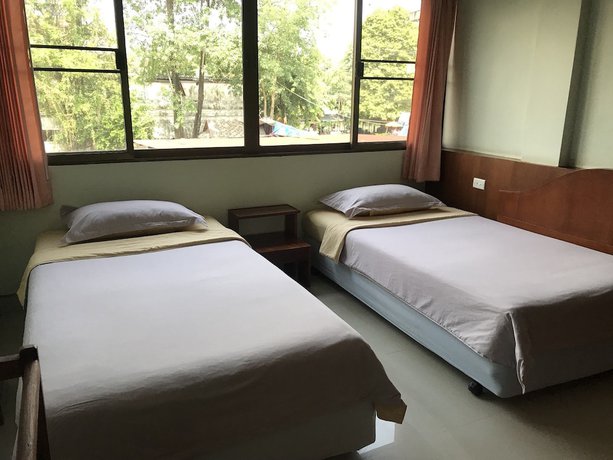 Imagen de la habitación del Hotel Sirimongkol. Foto 12