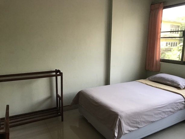 Imagen de la habitación del Hotel Sirimongkol. Foto 15