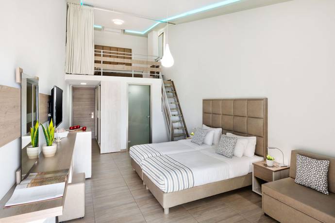 Imagen de la habitación del Hotel Sirines Complex. Foto 9